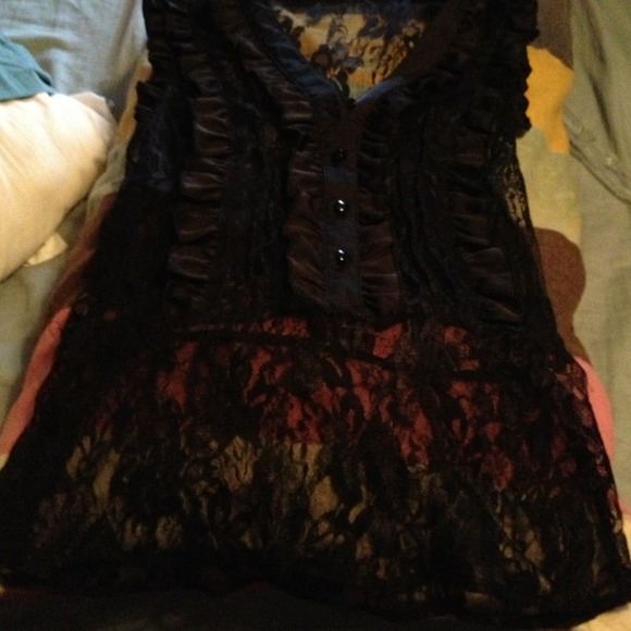 Cute lace see threw tank, flower design.