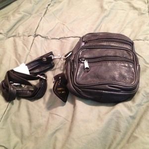 Super cute camera bag with extra pockets and strap