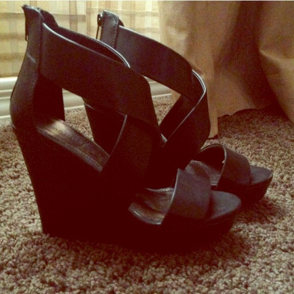Madden girl black wedges! Size 6