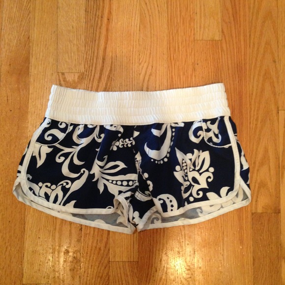 Roxy short shorts