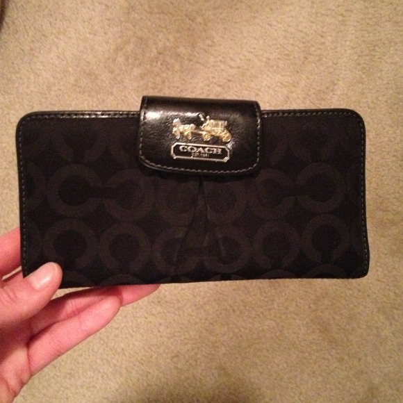 SOLD ⛔ bundled Coach wallet