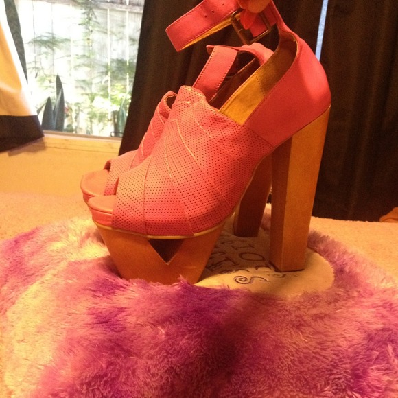 Sold - Picture 3 of 4