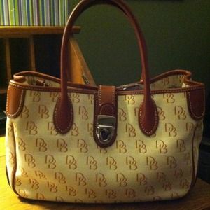 Dooney and Bourke cream signature bag