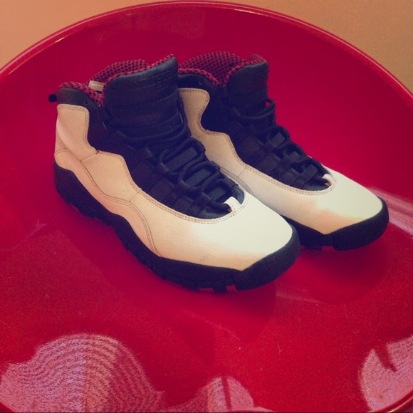Jordan Retro Chicago Bull 10 's in size 5.5