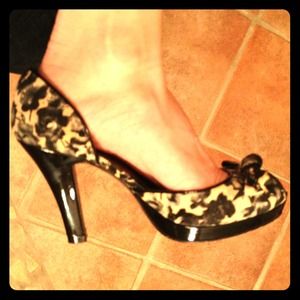✂Price Cut! Printed peep toe pumps