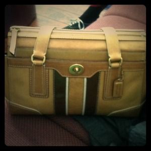 Coach tan purse!!