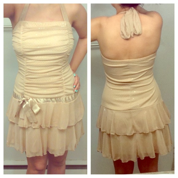 My Michelle Dresses & Skirts - 🚫SOLD🚫⭐Sparkly Tan Halter Dress⭐