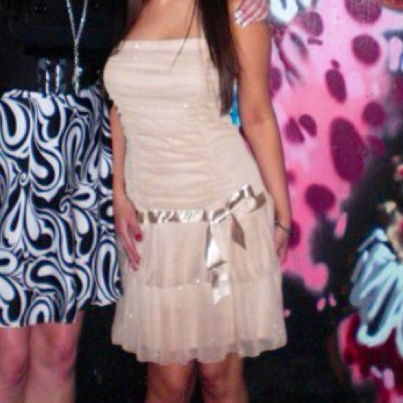 🚫SOLD🚫⭐Sparkly Tan Halter Dress⭐ - Picture 4 of 4