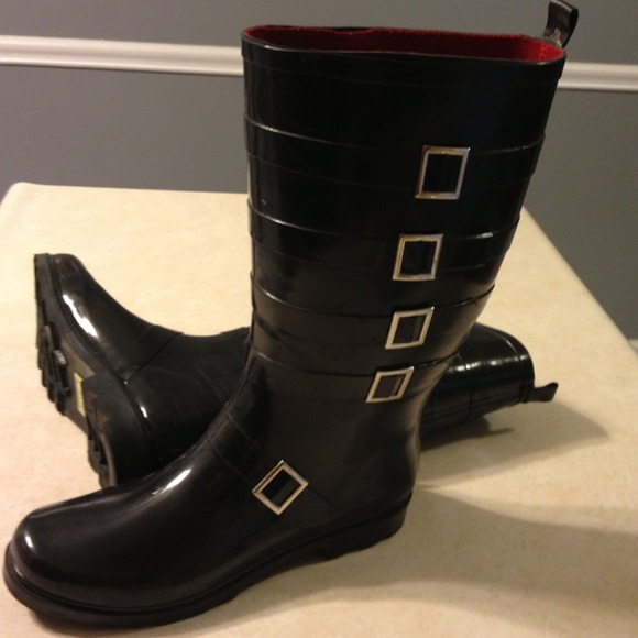 Black Rainboots