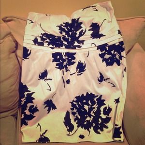 🌟 Sold in bundle Black and white strapless dress.