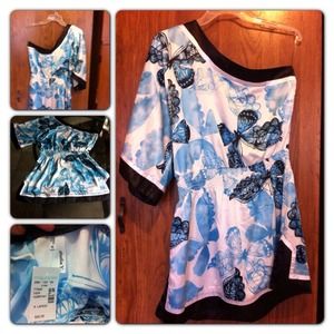 ⚠Reserved⚠Gorgeous butterfly top. NWT. Size XL