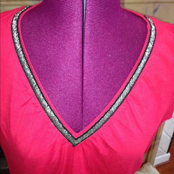 SOld in bundle Red Sleeveless V Neck Top with - Picture 2 of 3