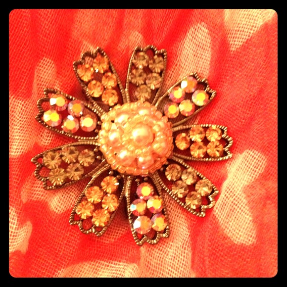 Flower pin