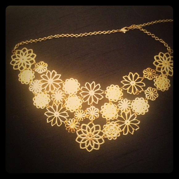 NWOT Statement Necklace