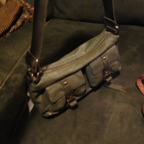 Trade with @kparedes Gap Green Military Purse ;)