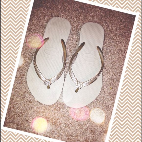 Havaianas Shoes - Havaianas w/flower embellishment
