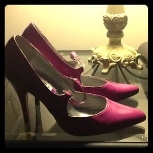 Cute hot pink heels!