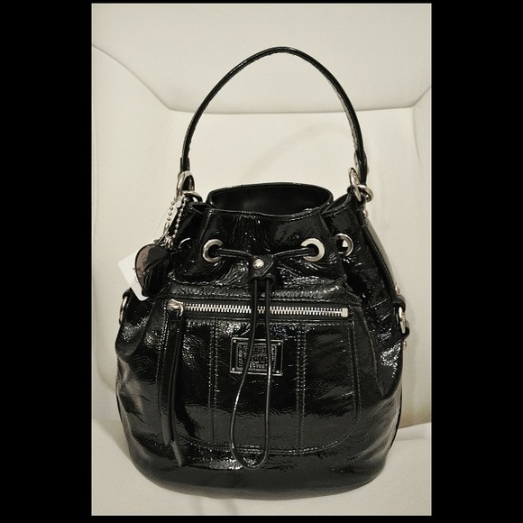 🚫SOLD🚫Coach Poppy Patent Leather Cinch Bag!