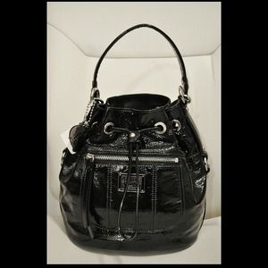 🚫SOLD🚫Coach Poppy Patent Leather Cinch Bag!