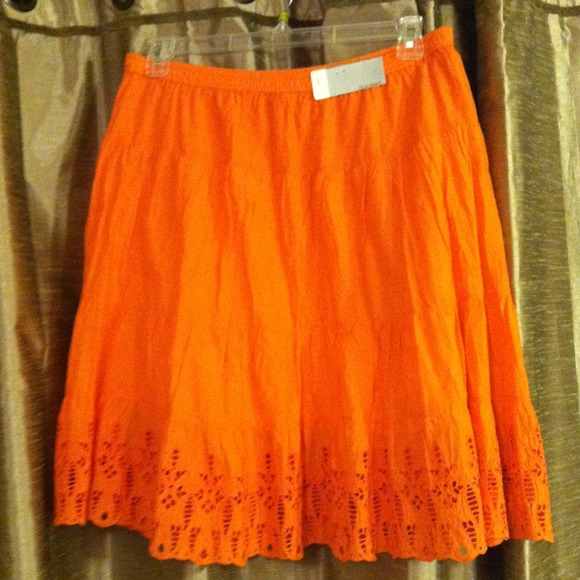 💢Reserve bundle bebe shirt & orange eyelet skirt