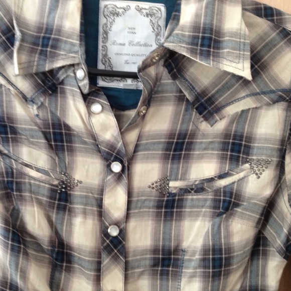 Button down - Picture 2 of 3