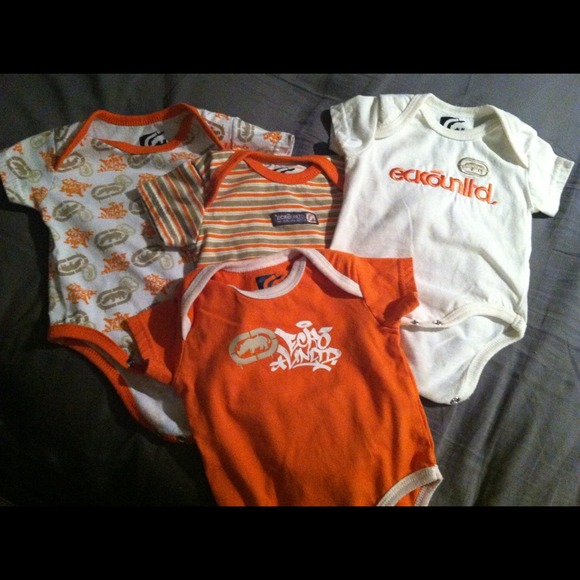 🚫sold in buble @mmh🚫set 4 0-3M ecko baby shirts