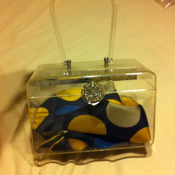🎀🎀Vintage Crystal Clear Purse called"Classy"🎀🎀 - Picture 3 of 4