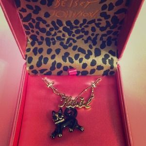 NIB Betsey Johnson necklace🎀