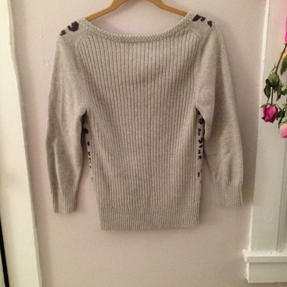 Lightweight gray cheetah print sweater - Picture 2 of 2