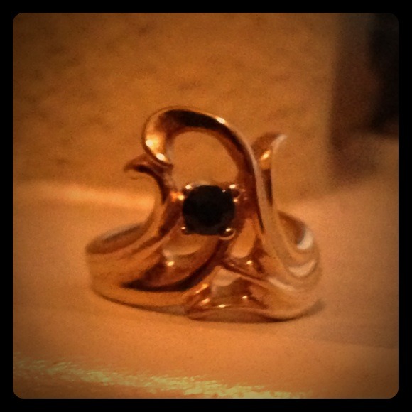 14kt gold ring with black gem