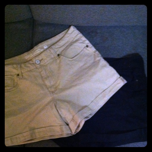 ❌❌SOLD IN BUNDLE❌❌2 pair of NWOT shorts!! - Picture 1 of 1