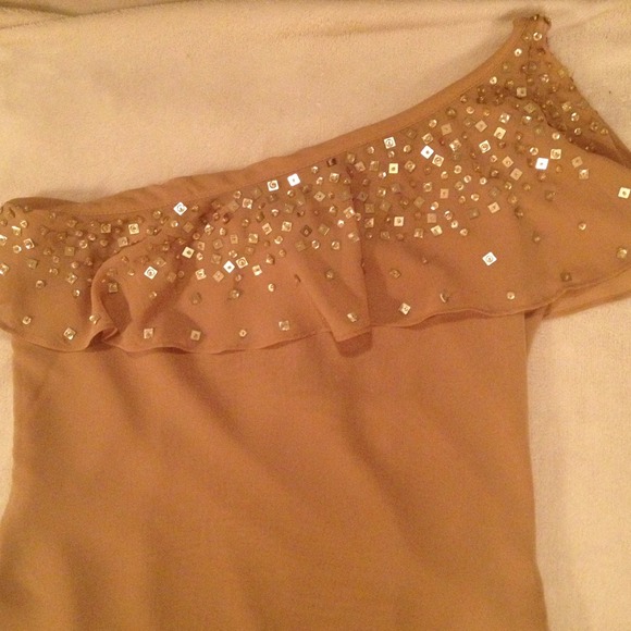 SOLD Beautiful Arden B Gold Sparkle Top - Picture 2 of 3