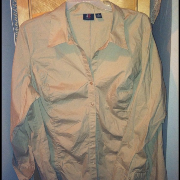 Button-up Top stretchy material Size 3x