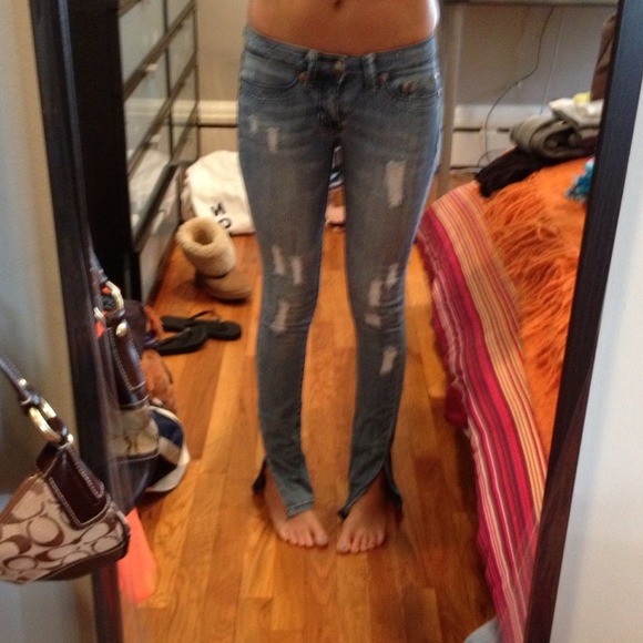 Destroyed jeans