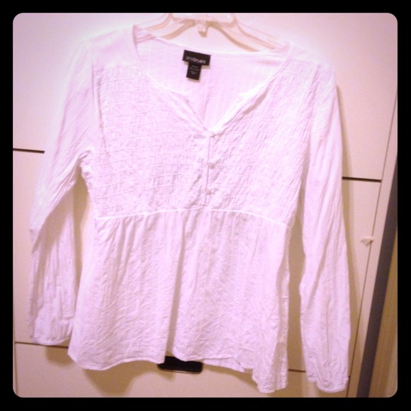 Hold--18/20 White Shirt & 14/16 Magenta top