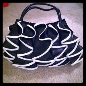 ⭐ON HOLD UNTIL 4/11/13⭐ Black and white Aldo purse