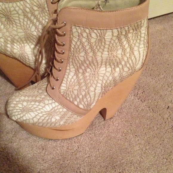 Shoes ! - Picture 2 of 3