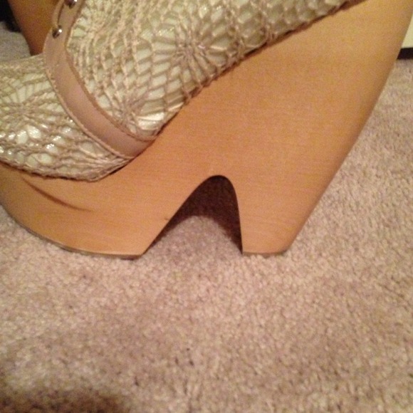 Shoes ! - Picture 3 of 3
