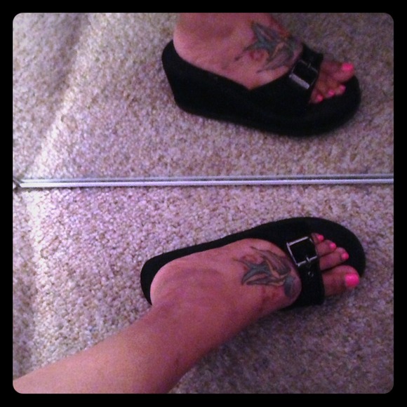 ❌SOLD❌Guess wedges
