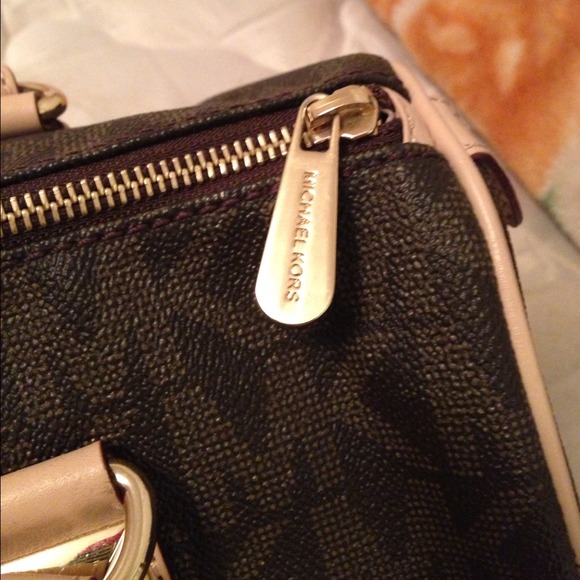 authentic michael kors monogram - Picture 3 of 4