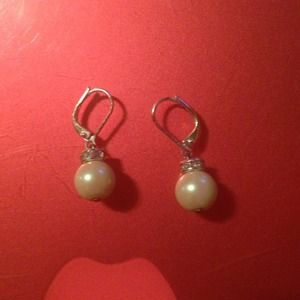 Pearl and rhinestone ear rings