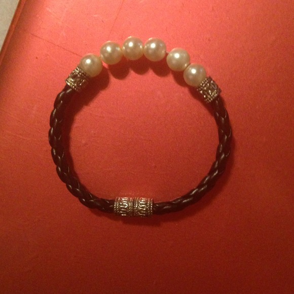 Black braided leather bracelet with pearls