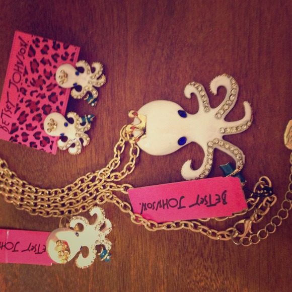 ~REDUCED~ 3 piece Betsey Johnson octopus set