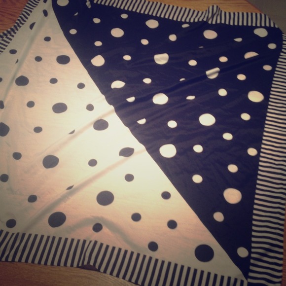 Black and white polka dot scarf:)