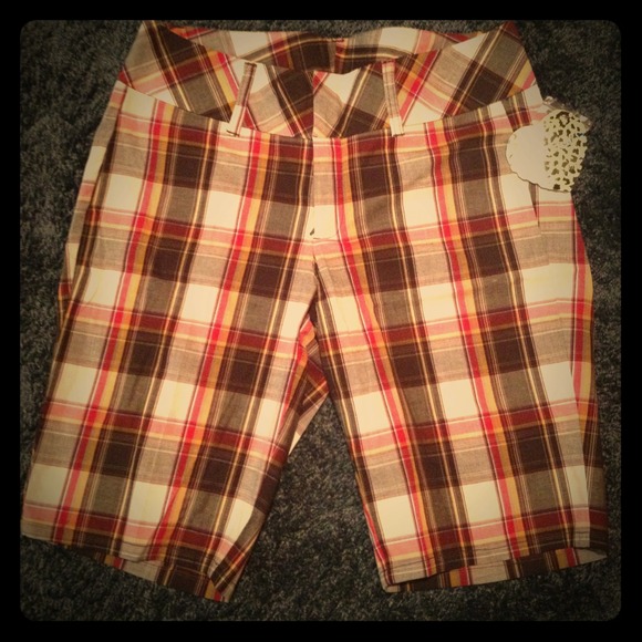 Sold in bundle - NWT Plaid Bermuda Shorts - Sz 7