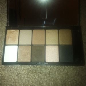 BUNDLE! NYX Palette and Mac Foundation