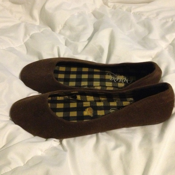 Aviva size 9 brown flats - Picture 2 of 3
