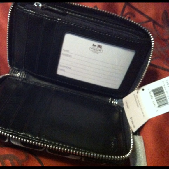 📌SOLD📌 Authentic COACH wristlet/wallet - Picture 4 of 4