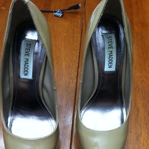 Reserved! Steve Madden nude platform pumps