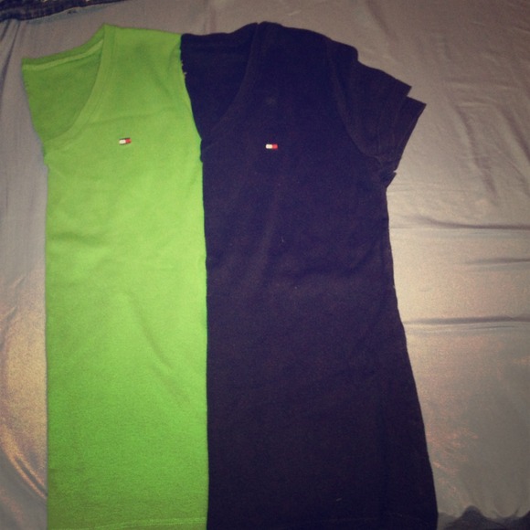 Bundle of 2 Tommy Hilfiger V-necks!